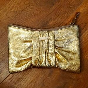 Gold flake clutch